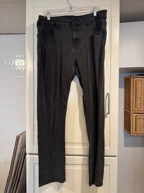 Volcom Men's Black Slim straight Jeans - Classic Everyday Style size 38 3:22